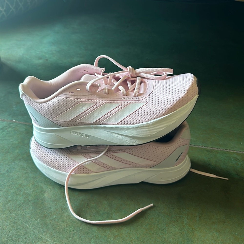 Women’s Adidas Duramosl Lightmotion size 9, Like new